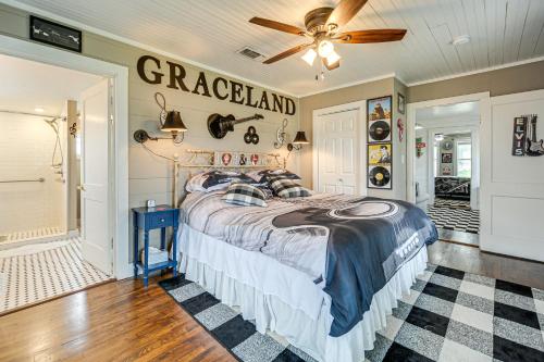 Retro Retreat in Llano with Screened Porch!