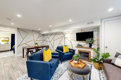 Downtown Retreat - Your Urban Oasis in College Park, USA