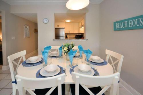 Beachy Vibes-Resort 2bed/2bath-Steps to Ocean in St. Augustine, USA
