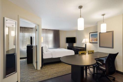 2 queen beds