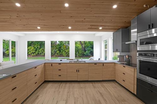 Stunning Modern Coastal Villa - The Three Palms in Delray Beach, USA