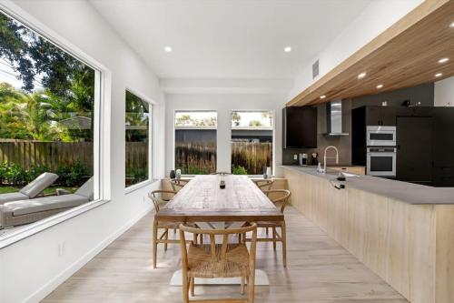Stunning Modern Coastal Villa - The Three Palms in Delray Beach, USA