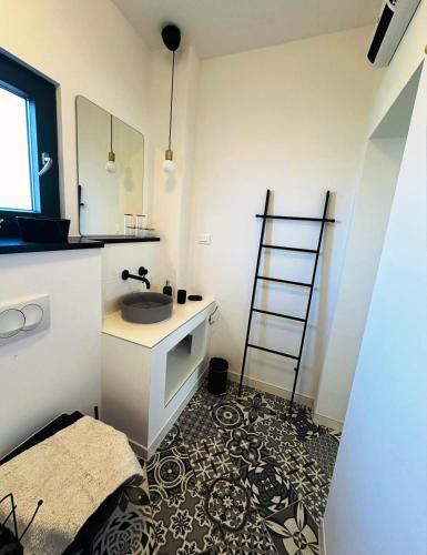 Apartment with Balcony image 10