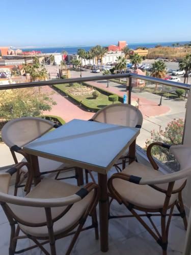 Sea & Marina view Fully air-conditioned 3BR and 2BATHS plus living & Balcony