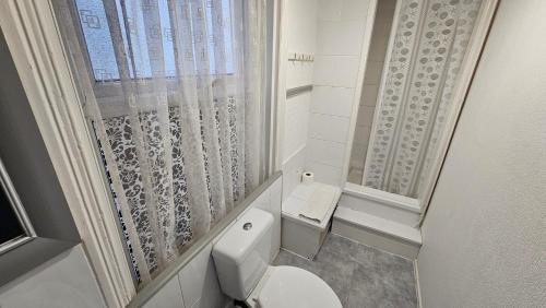 Deluxe Family Room image 7