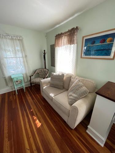 Key West Cottage by the Bay NJ in Villas, USA
