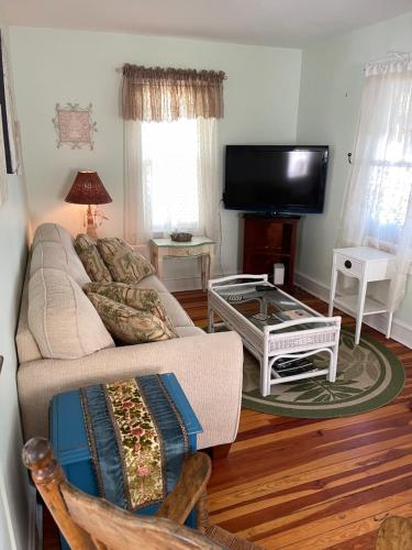 Key West Cottage by the Bay NJ in Villas, USA