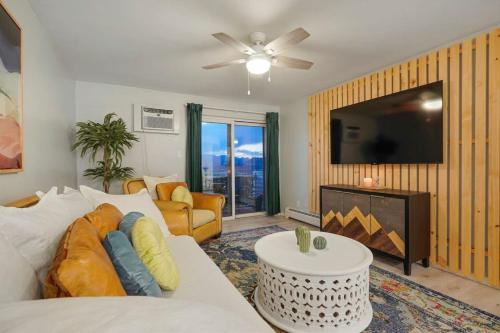 1M Views Penthouse Condo in Golden Foothills in Golden, USA