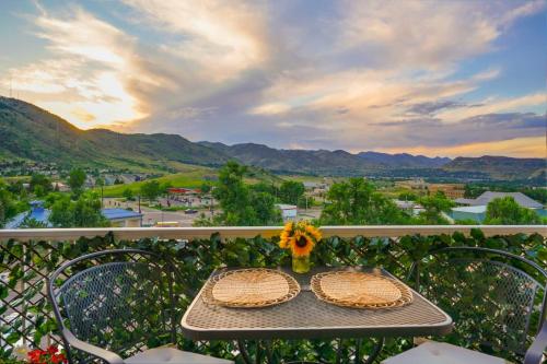 1M Views Penthouse Condo in Golden Foothills