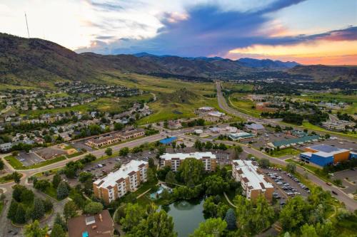 1M Views Penthouse Condo in Golden Foothills