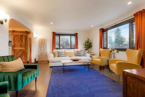 Best Experience in Denver HOT TUB and FIRE PIT 4 miles to DT in Regis