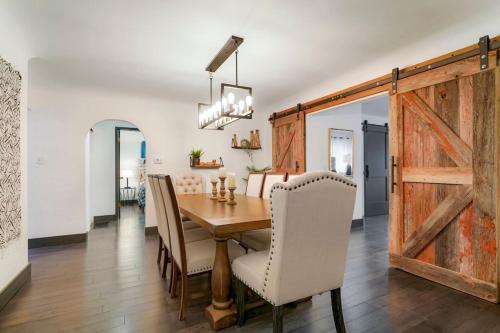 Best Experience in Denver HOT TUB and FIRE PIT 4 miles to DT in Regis