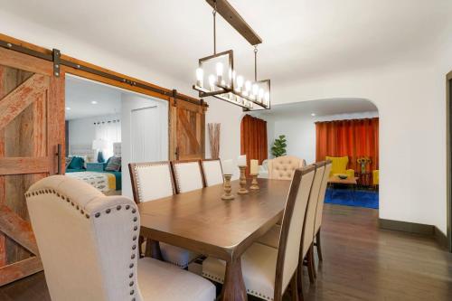 Best Experience in Denver HOT TUB and FIRE PIT 4 miles to DT in Regis