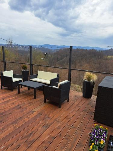 Emas House in 哥納亞斯圖貝卡