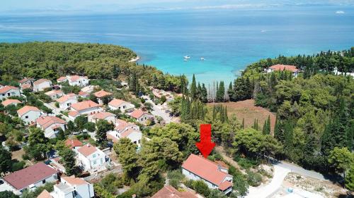 Apartments by the sea Supetar, Brac - 22673