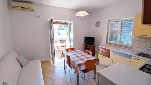 One-Bedroom Apartment with Terrace image 4