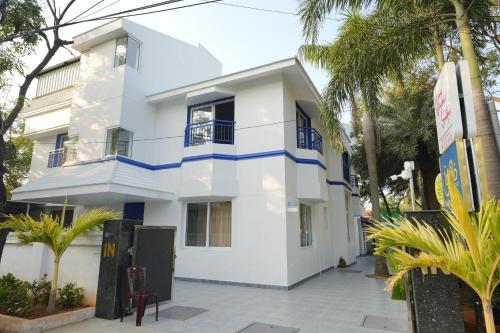 Bay Breeze Suites
