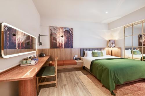 Superior Queen Room room in 熊猫很困酒店