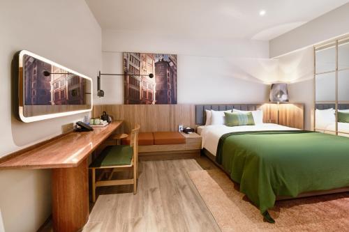 Superior Queen Room image 5