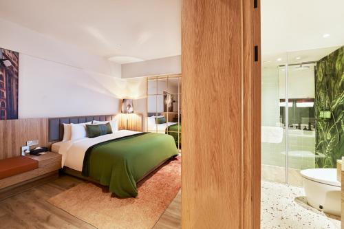 Superior Queen Room image 2