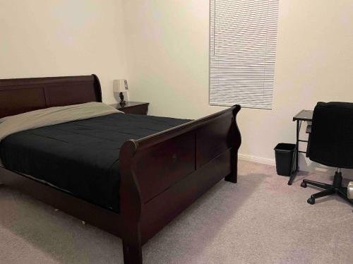 Private bedroom w/attached bath in Manor, USA