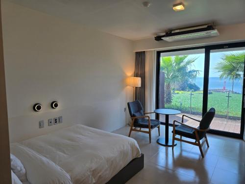 Lareem Boutique Hotel Room Type - Deluxe Double Room with Sea View