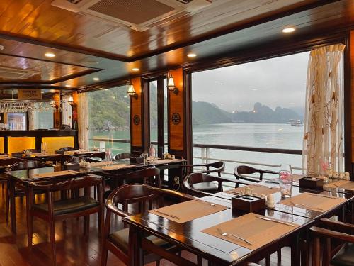 V'Spirit Cruise - 식음료(F&B)