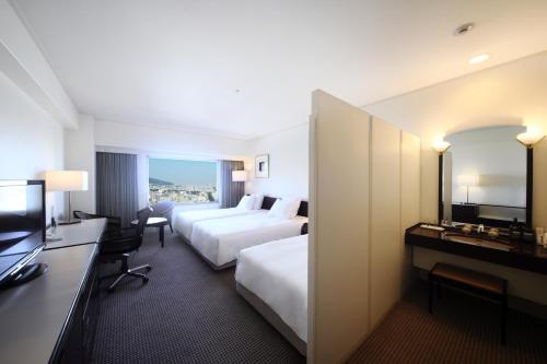 Premium Twin Room with Sofa Bed and City View