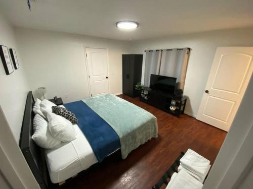 Home away from home close to parks - Pet Friendly