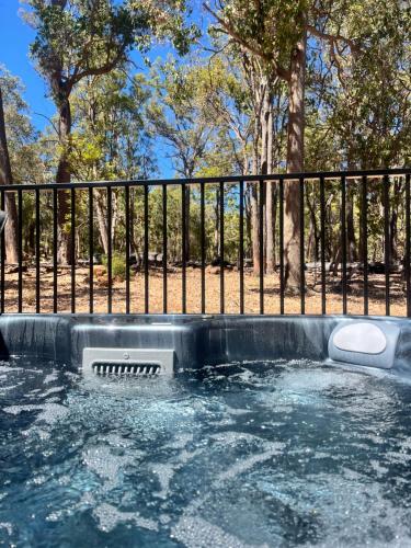 Hot tub, Jarrah Glen Cabins in Nannup