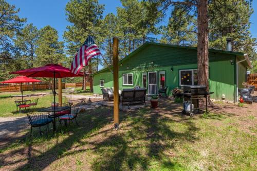 Inclusive Family Mountain Retreat , Walk To Town in Woodland Park, USA