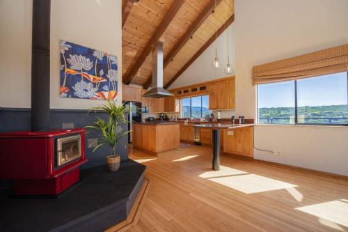 Unmatched Ocean Beach and Mountain Views Family-Friendly Retreat