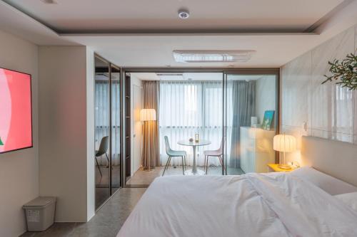 WECOSTAY Gangnam Room Type - Deluxe Double F