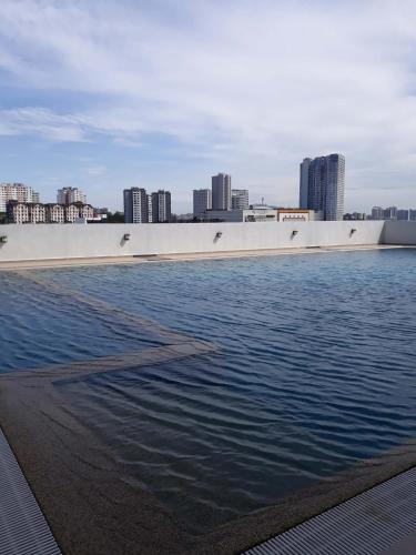Swimming pool, Spacious HOUSE 4R 8pax WiFi-S Pic-Airport in Bayan Baru
