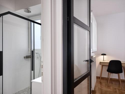 Sunny and Comfy 2bd Apt in Kolonaki - Tap to explore photos