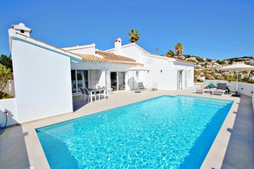 Adora - modern villa with large private pool in Moraira