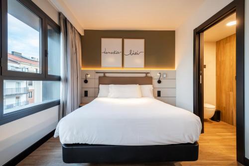 Superior Double Room image 5