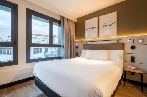 Superior Double Room image 3