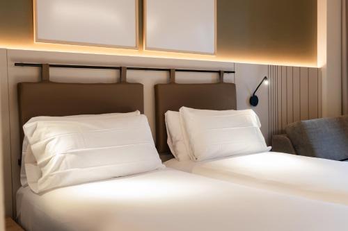 Superior Triple Room image 9
