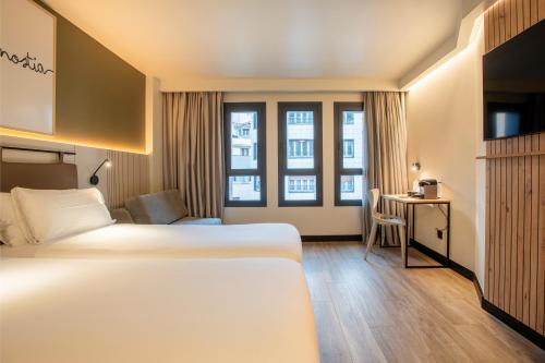 Superior Triple Room image 4