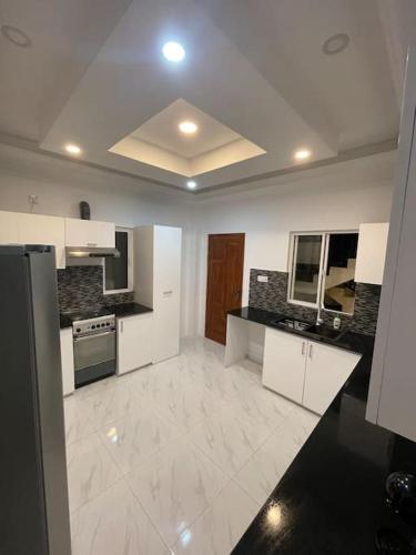 Maeva Luxury villa with swimming pool in 자프나