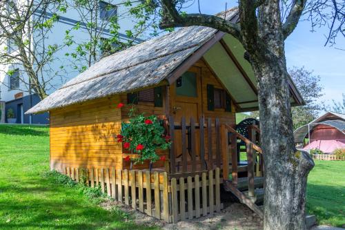 Bungalow with External Shared Bathroom