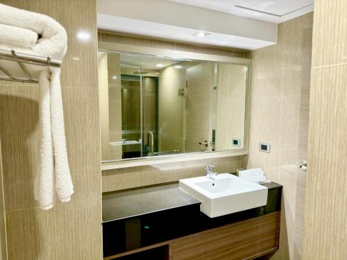 room detail thumbnail 2
