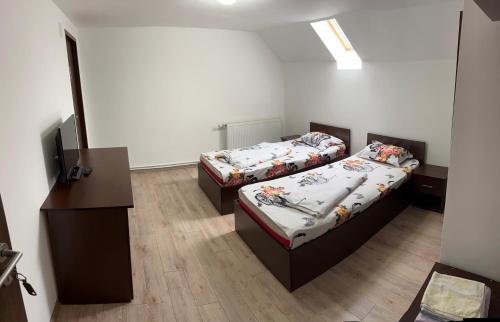 2 twin beds