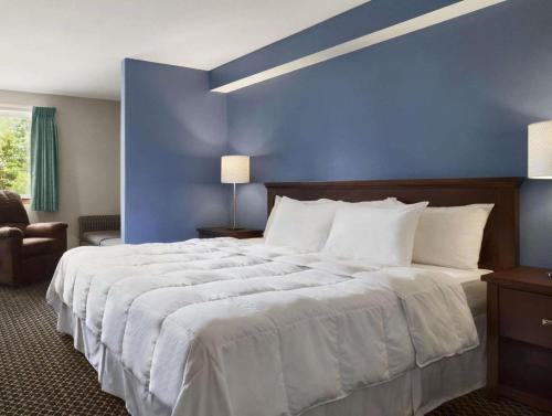 Days Inn by Wyndham Lacey Olympia Area - main image