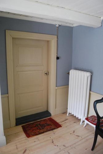 3 twin beds