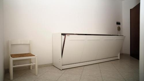 One-Bedroom Apartment image 6