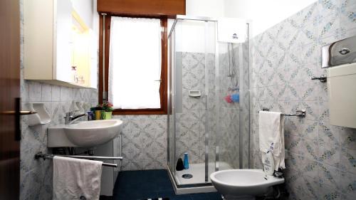 One-Bedroom Apartment image 5