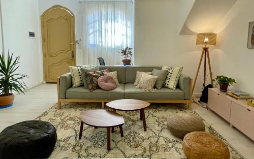 Boho style large and comfortable apartment - Tap to explore photos