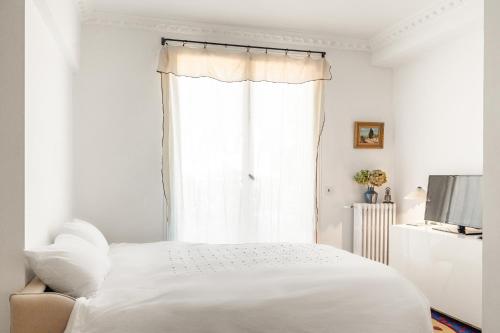 Superb studio with terrasse & 24-7 security in the heart of Paris!, Parigi (foto 9)
